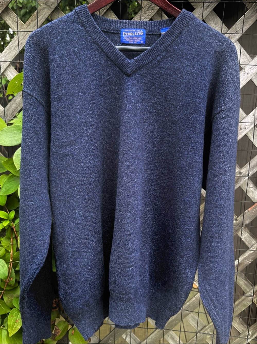 Pendleton Sweater Mens Large Dark Blue V- Neck Pure Virgin Lambs Wool Pullover